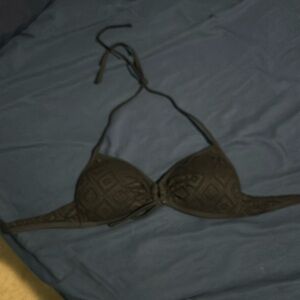 Bikini top with pattern on it and a tie front